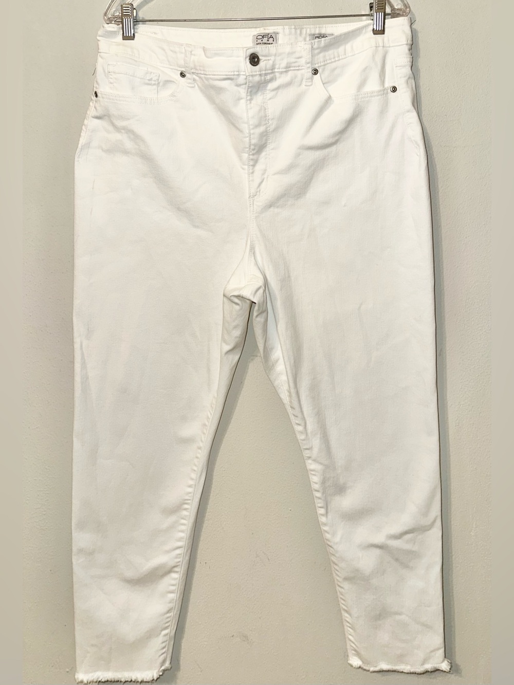 Sofia by Sofia Vergara White Jeans